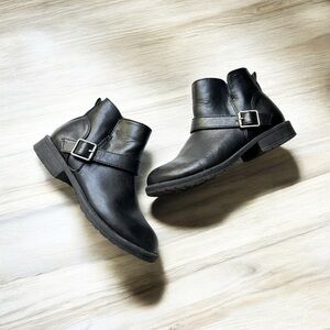 5x$25 Art Class Black Vegan Leather Ankle Boots with Buckle and Zippers, 4